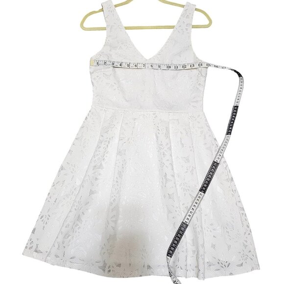 White Lace Sleeveless V-Neck Fit & Flare Dress Size 5 By Crystal Doll - Picture 11 of 12